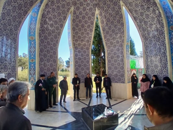 میتوان بسیج را بحق مکتبی‌ترین و مردمی‌ترین نیروی مقاومت جهانی نامید.حضرت آیت‌الله خامنه‌ای