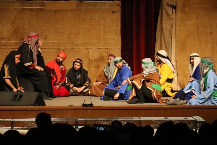 هنری که عطر بوی یاس دارد